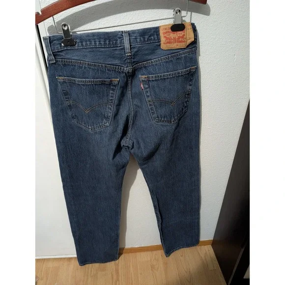 LEVI'S 501 Men's 33 x‎ 32 Button Fly Blue Denim Straight Leg Jeans - Picture 2 of 9